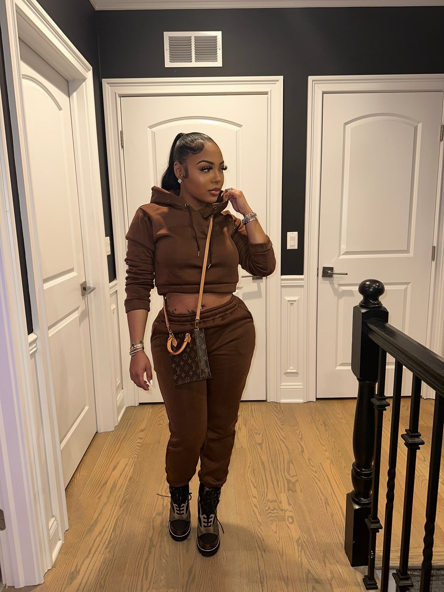 “Crop sweatsuit”